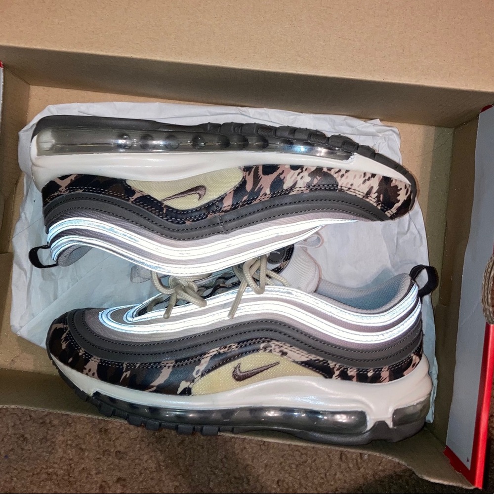 7.5 woman’s Nike air max 97 prm